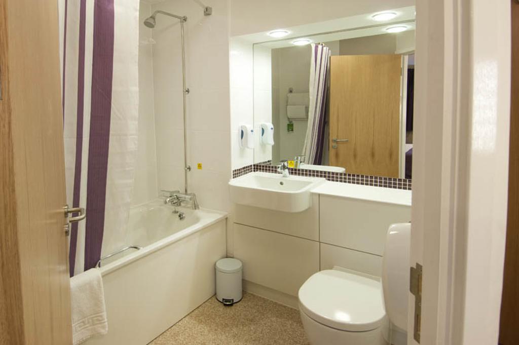 Premier Inn 坎伯利 客房 照片